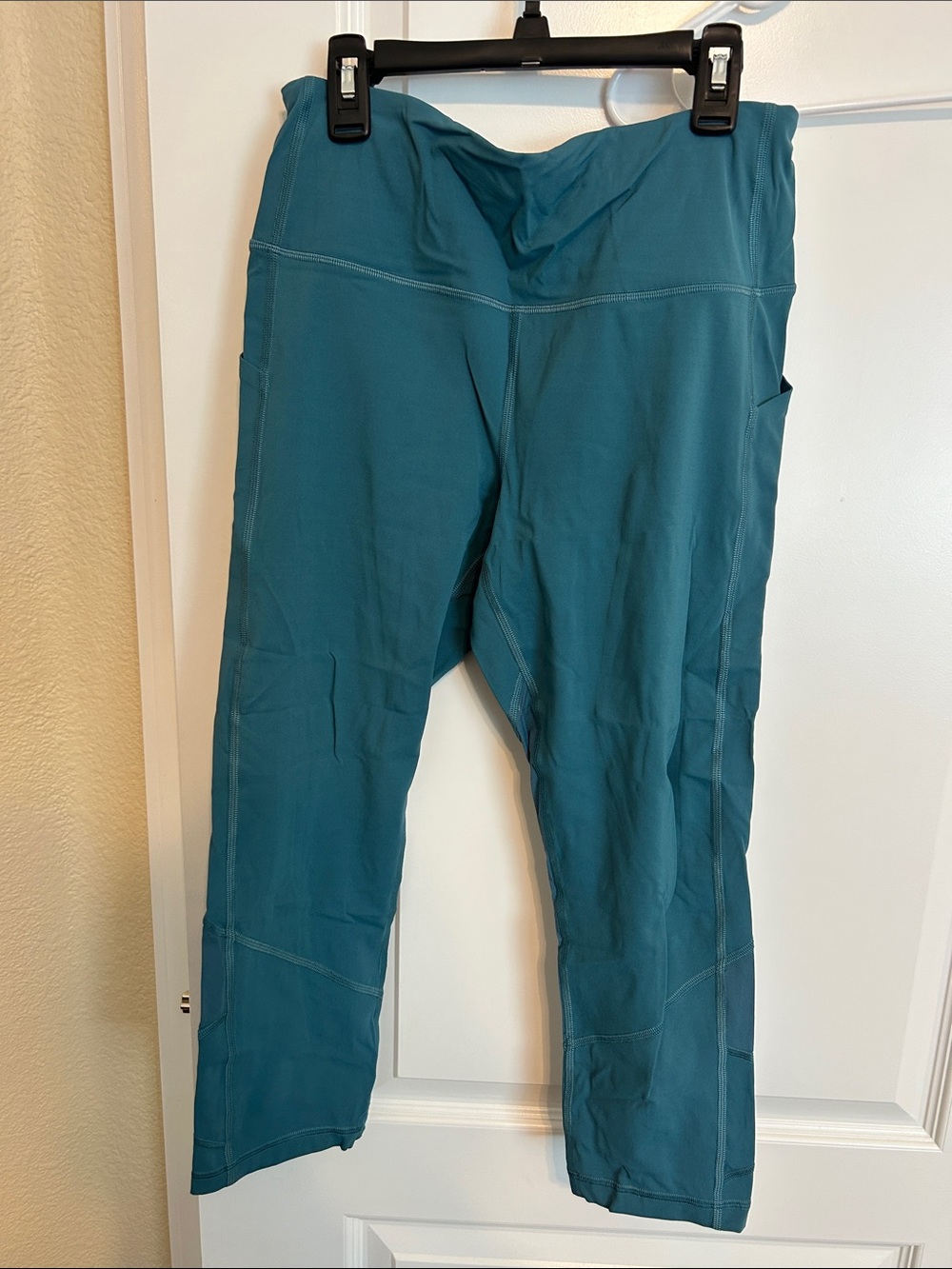 lululemon athletica Teal Capri Leggings